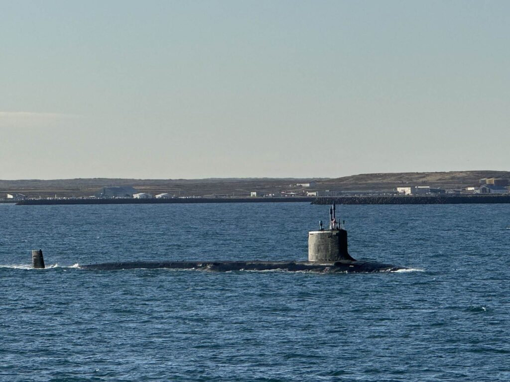 Bandaríski kafbáturinn USS Indiana úti fyrir ströndum Íslands í október.