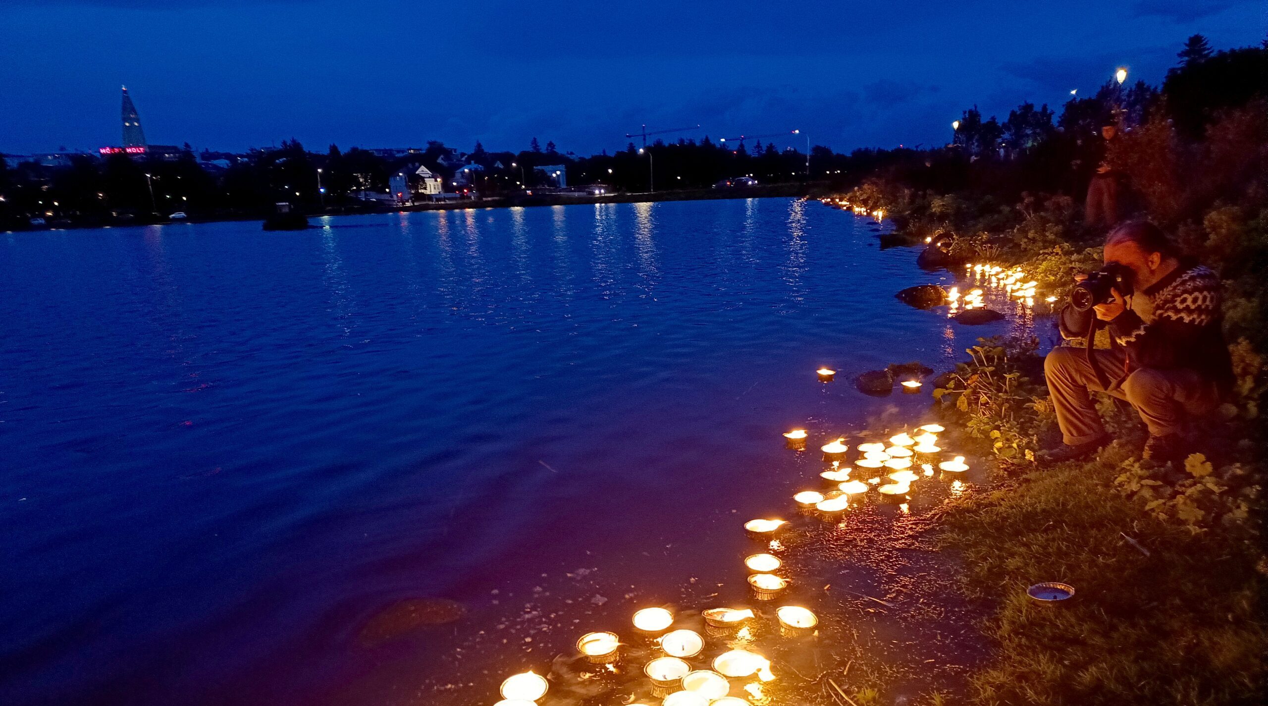Kertafleyting við Tjörnina 2025